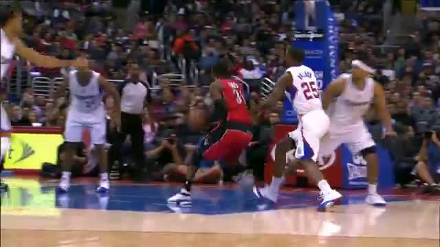 Watch NBA: Terrence Ross Changes Hands in Mid-Air for the Vicious Dunk Video