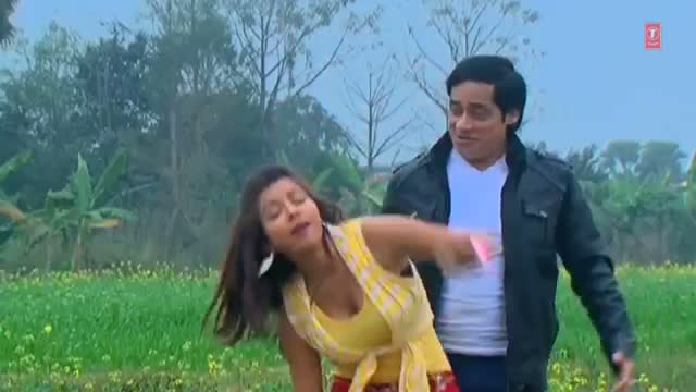 Watch Hot Bhojpuri Holi Dance Video 2014 "Saali Ke Karbae Udghatan" Movie: Aam Aadmi Ki Holi Video