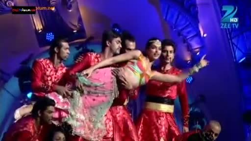 Watch Zee Cine Awards 2014 - 23rd February 2014 - Part 13/21 - Watch Online With Zee Cine Awards 2014 Winners Listing Video
