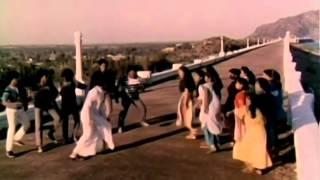 Watch Aan Pillai Enraal song - En Jeevan Paduthu - S. Janaki, Mano (Tamil Song) Video