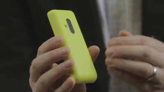 Watch First hands-on with the Nokia 220 Video