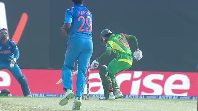 Watch "TWO BEAMER NO BALL" Varun Aaron suspended from bowling (Asia Cup 2014 - 2nd ODI, Ban vs Ind) Video