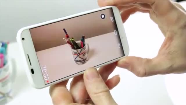 Watch Motorola Moto X video review: Flagship struggles to compete with rivals Video