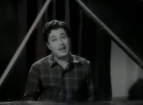 Watch Paaduvor Paadinaal - MGR, Jayalalitha, Vanisri - Kannan En Kadhalan - Tamil Classic Song Video