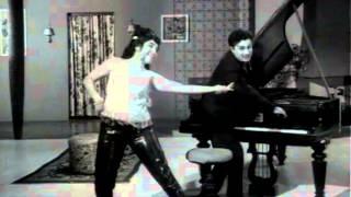 Watch Paaduvor Paadinaal - MGR, Jayalalitha, Vanisri - Kannan En Kadhalan - Tamil Classic Video Song Video