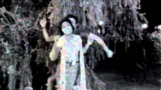 Watch Getikariyin Poyu - MGR, Jayalalitha, Vanisri - Kannan En Kadhalan - Tamil Classic Song Video