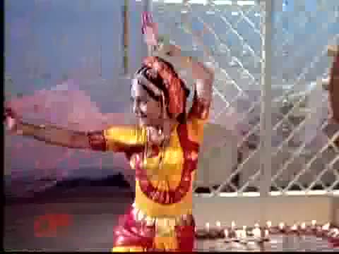 Watch Kamal Haasan & Shailaja in Om Namah Shivaya - Salangai Oli Video