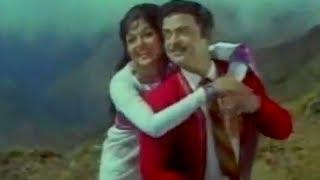 Watch Gemini Ganesan & Bharati in Unidathil Yennai Kuduthen - Avalukendru Oru Manam Video