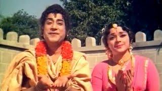 Watch Thirumal Perumaikku - Sivaji Ganesan, Padmini - Tamil Devotional Song Video