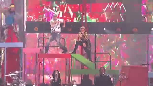 Watch Pink - Raise Your Glass (MTV American Music Awards) Video