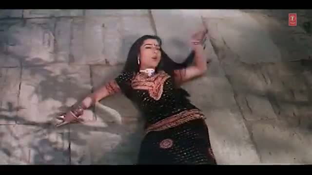 Watch Bhojpuri Video Song "Bansuriya Moh Le" Movie: Saiyan Hamar Video
