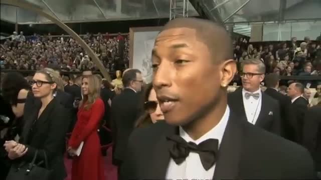 Watch Oscars 2014: Pharrell Williams wears shorts on the Academy Awards red carpet Video