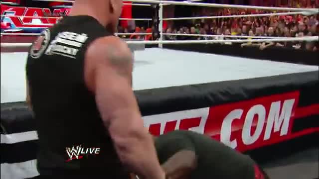 Watch Brock Lesnar brawls with Mark Henry: WWE Raw, March 3, 2014 Video