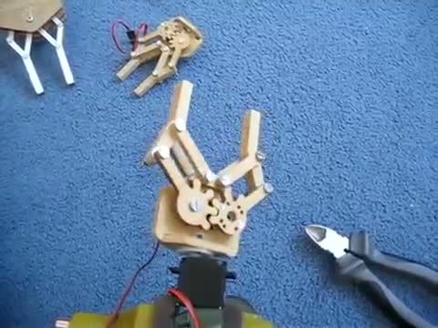 Watch My robotic servo gripper first test video Video