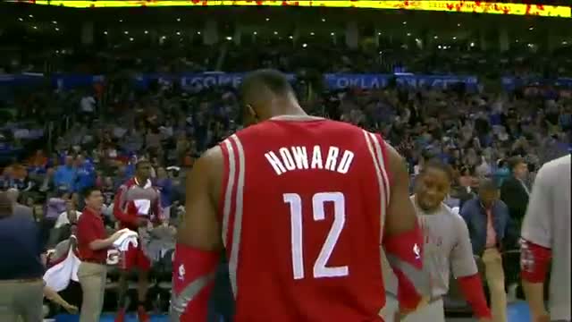 Watch NBA: Dwight Howard Passes to an Out-of-Bounds Omer Asik Video