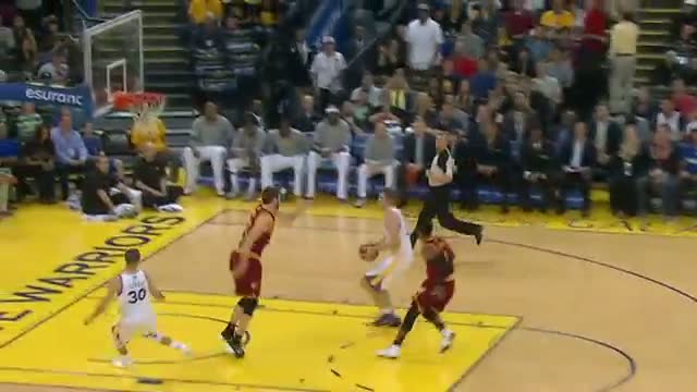 Watch NBA: Stephen Curry Goes Behind the Back to David Lee for the SWEET Dish Video