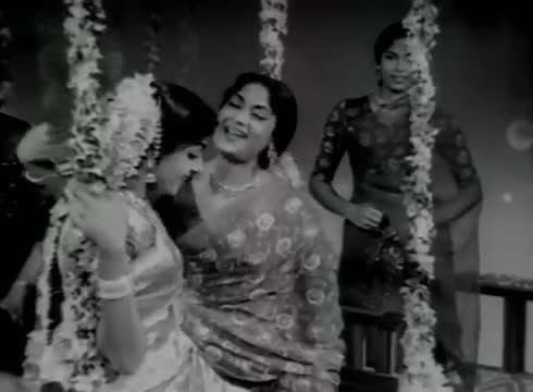 Watch Unnai Oorkondu - Gemini Ganesan, Savitri - Poojaikku Vantha Malar - Tamil Classic Song Video