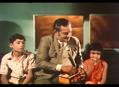 Watch Naalu perukku Nandri - MGR, Lakshmi, Ashokan, Cho - Sangae Muzhangu - Tamil Classic Song Video