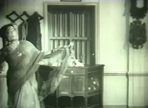 Watch Sirikkindra Mugaththai - S. Janaki Tamil Classic Song - Muradan Muthu Video