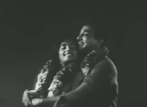 Watch Muthukkalo Kangal - Sivaji Ganesan, K.R Vijaya, Muthuraman - Nenjirukkum Varai - Tamil Romantic Song Video