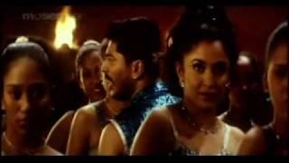 Watch Ayyo Pathikuchu Pathikuchu - Rhythm Tamil Song - Ramya Krishnan Hot Video