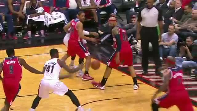 Watch NBA: Mo Williams' Between The Legs Assist to Thomas Robinson! Video
