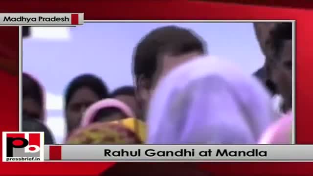 Watch Rahul Gandhi interacts with tribal women at Mandla, Madhya Pradesh Video