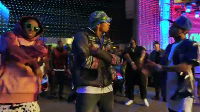 Watch Chris Brown - Loyal ft. Lil Wayne & Tyga (Official) - Hollywood Video Video