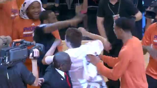 Watch The Suns Congratulate a Fan That Hit a $77,777 Halfcourt Shot (Basketball Video) Video