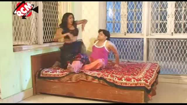 Watch Hali Hali Khul Jata Bate Bara Jhula (Bhojpuri New 2014 Hot Song) | Uttam Bihari Video