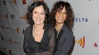 Watch The Talk's Sara Gilbert and musician Linda Perry tie the knot in secret ceremony Video