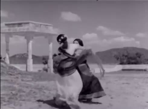 Watch Muthu Tamil Maduraiyin (Tamil Video) - Jaishankar, Jayalalitha - Thanga Gopuram - Tamil Classic Song Video