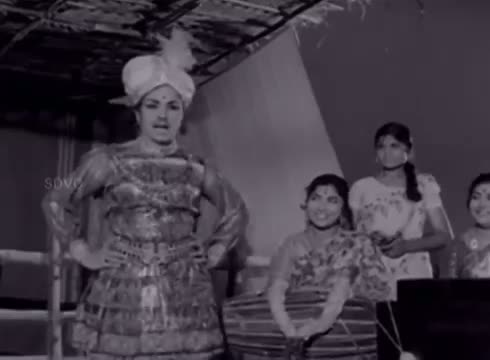 Watch Vaarai Madammayile (Tamil Video) - Jaishankar, Jayalalitha - Thanga Gopuram - Tamil Classic Song Video
