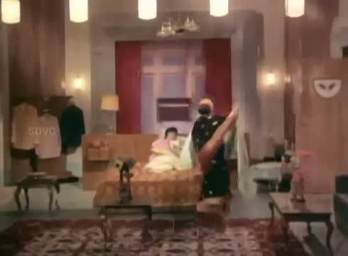 Watch Intha Pachai killikoru - MGR, Latha, Varalakshmi - Neethikku Thalaivanagu - Tamil Classic Song Video