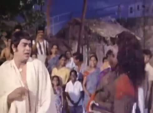 Watch Naan paartha - MGR, Latha, Varalakshmi - Neethikku Thalaivanagu - Tamil Classic Songb Video