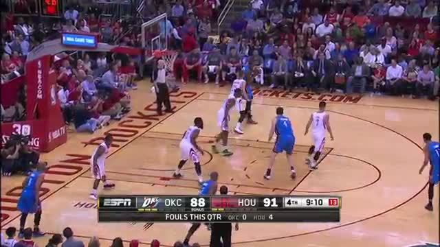 Watch NBA: Kevin Durant Ties Michael Jordan With 40 Straight 25-Point Games (Basketball Video) Video