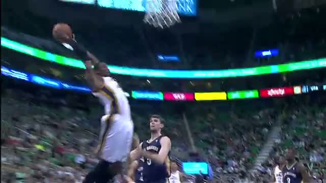 Watch NBA: Jeremy Evans Eyes the Rim as he Throws Down the Alley-Oop (Basketball Video) Video