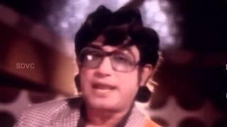 Watch Azhakuk Koonthal - Sivaji Ganesan, Jayalalitha,Vijaykumar - Tamil Classic Song Video