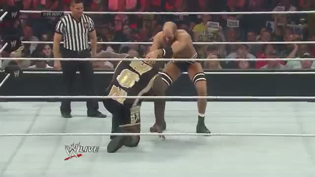 Watch Mark Henry vs. Cesaro - Intercontinental Title Tournament Match: WWE Raw, April 14, 2014 Video