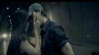 Watch Enrique Iglesias - Bailando ft. Descemer Bueno, Gente De Zona (Hollywood Video) Video