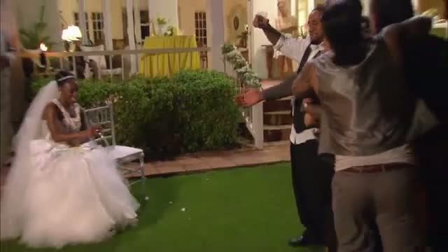 Watch Naomi is welcomed into the Uso family: WWE Total Divas, April 20, 2014 Video