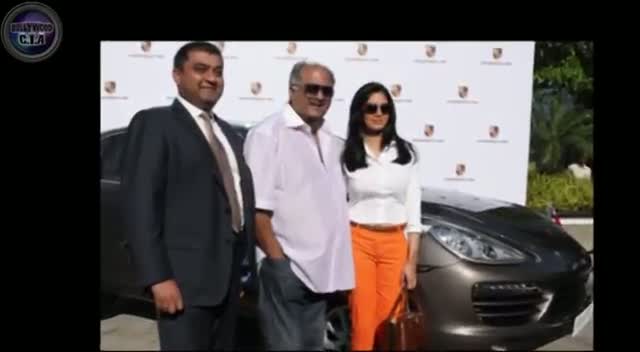 Watch Boney Kapoor ADJUSTS Sridevi's SLIPPING PANTS Video