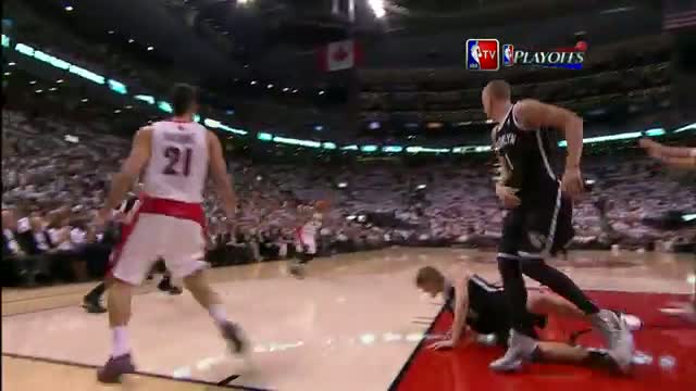 Watch NBA: DeMar DeRozan Pounds Home the Left-Handed Hammer (Basketball Video) Video