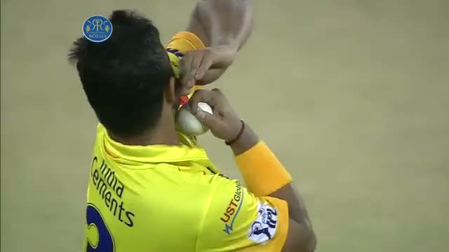 Watch RR vs CSK - Match 10 - Dhoni Misses easy stumping of Steven Smith - PEPSI IPL 2014 (23 April 2014) Video