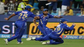 Watch RR vs CSK - Match 10 - Steven Smith's outstanding Catch - PEPSI IPL 2014 (23 April 2014) Video