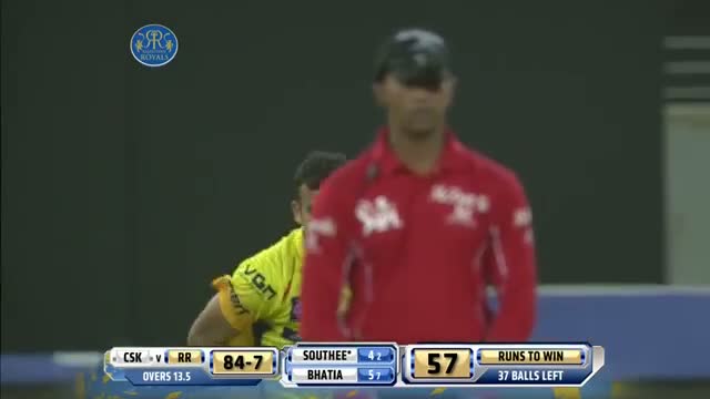 Watch RR vs CSK - Match 10 - 2 tough catches put down by CSK - PEPSI IPL 2014 (23 April 2014) Video