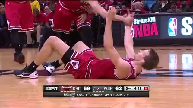 Watch NBA: Mike Dunleavy Drops 35 to Give the Bulls a Game 3 Win (Basketball Video) Video