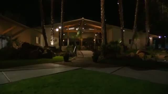 Watch When dinner plans fall through, the Legends get riled up: WWE Legends' House, April 24, 2014 Video