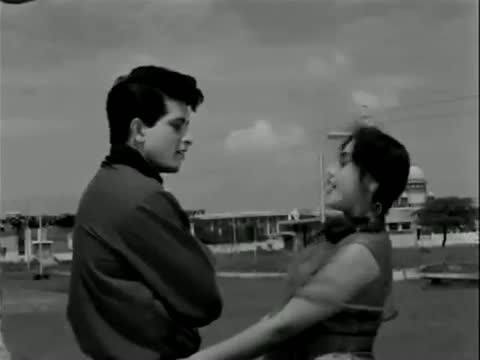 Watch Mohabbat Jisko Kehte Hain - Lata Mangeshkar & Hemant Kumar Classic Duet - Maa Beta (Old is Gold) Video