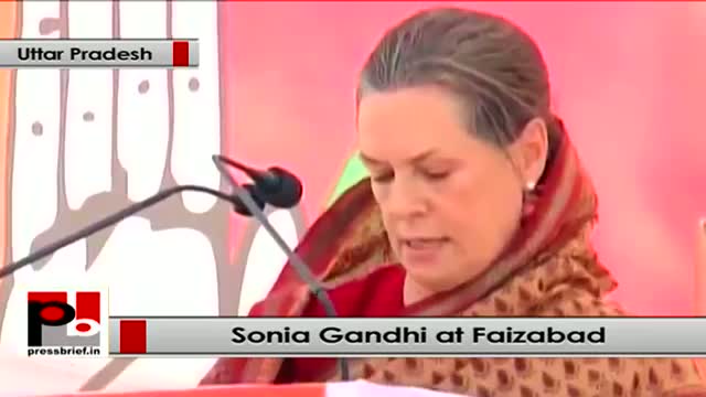 Watch Sonia Gandhi at Faizabad, UP slams Narendra Modi, he thinks he has already become the PM Video